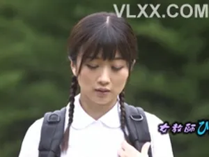 Bố thất nghiệp ở nhà quan hệ con gái làm niềm vui vơi đi buồn chán